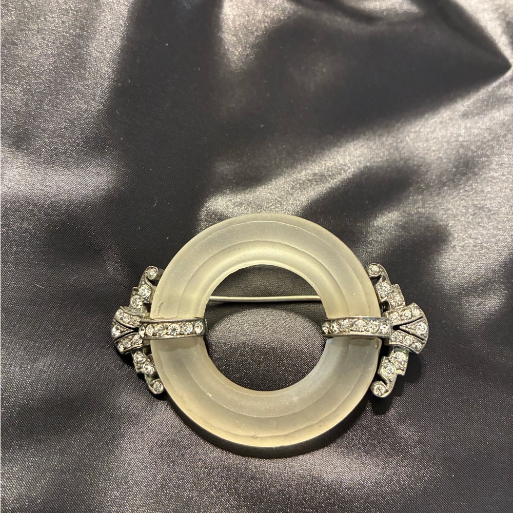 VINTAGE ART DECO CINER BROOCH